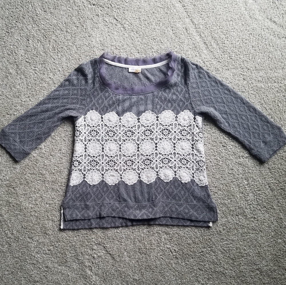Anthropologie Meadow Rue open knit sweater top in grey with white floral lace - Picture 3 of 12